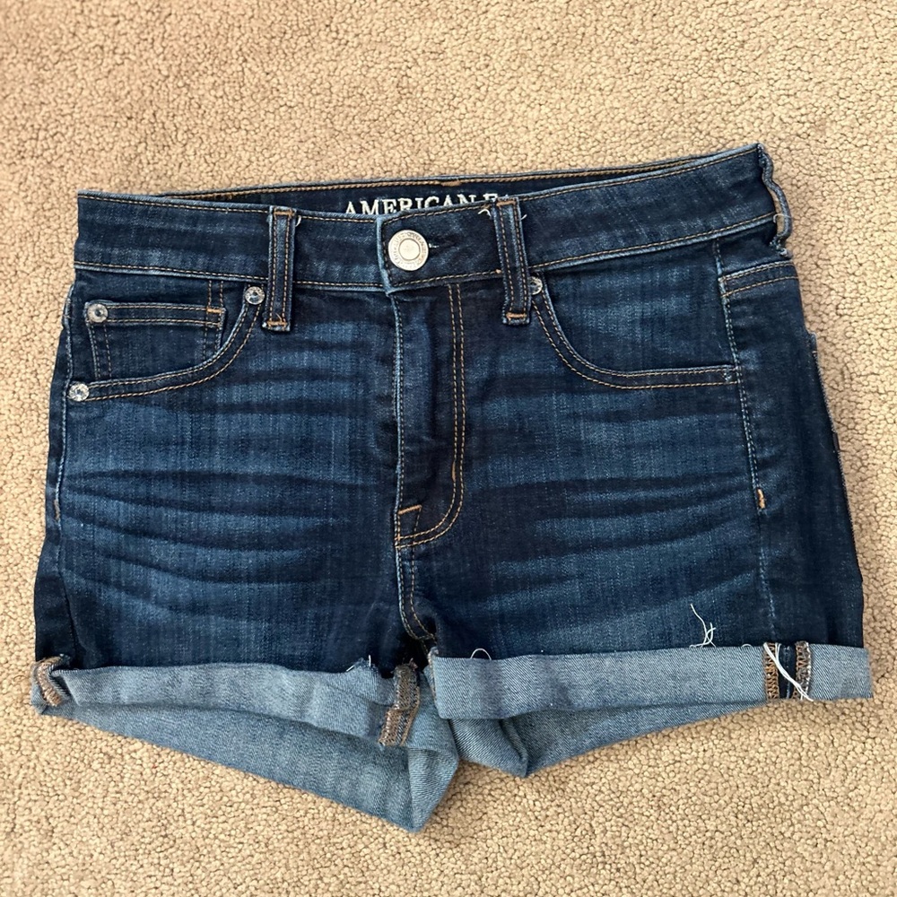 Woman’s American Eagle denim shorts.